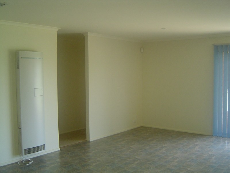 27 Cassandra Crescent, Epsom VIC 3551