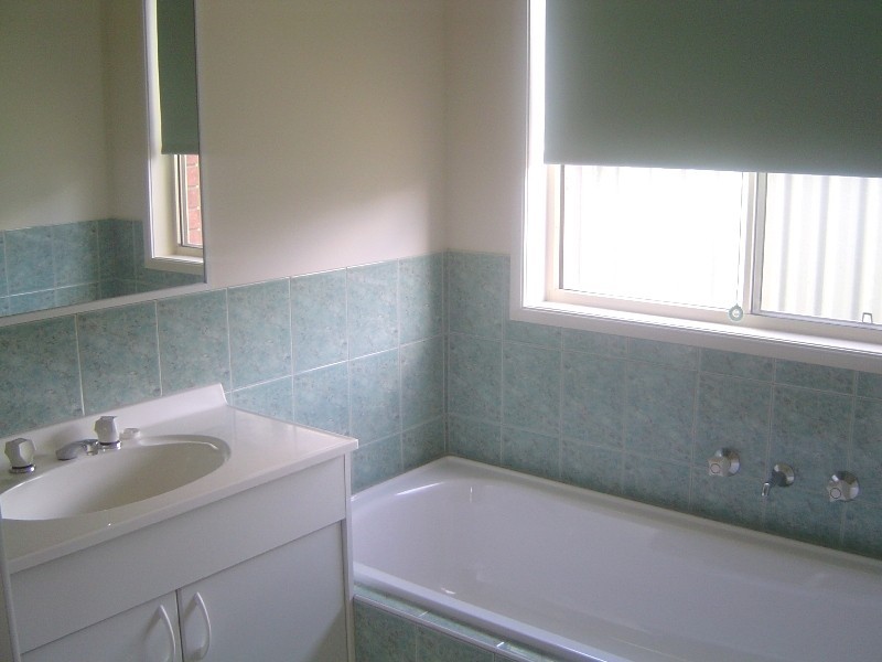 27 Cassandra Crescent, Epsom VIC 3551