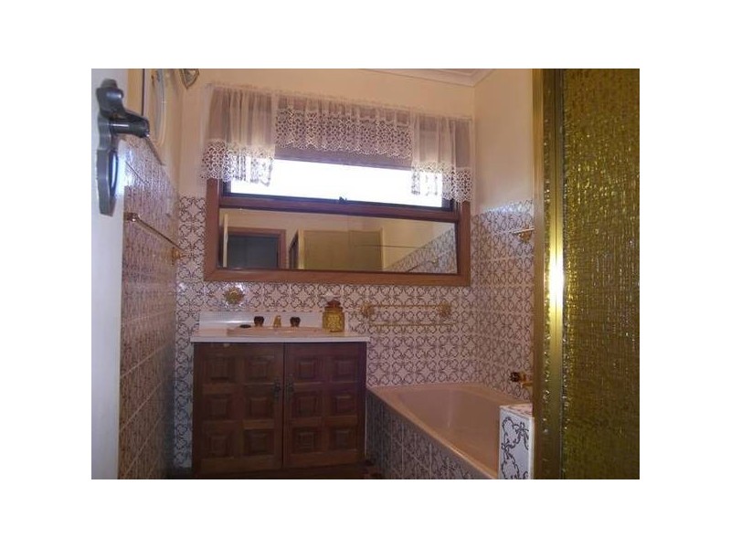 5 Earls Court, Golden Square VIC 3555