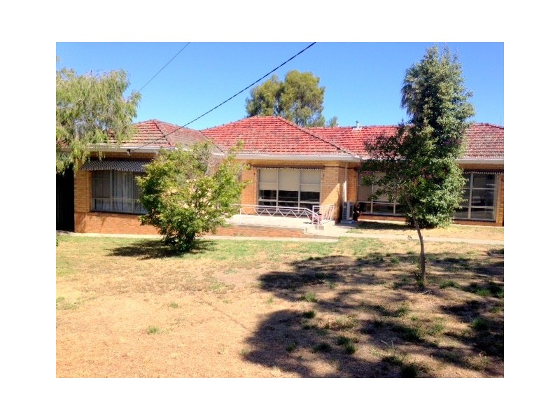 27 Park Street, Strathdale VIC 3550