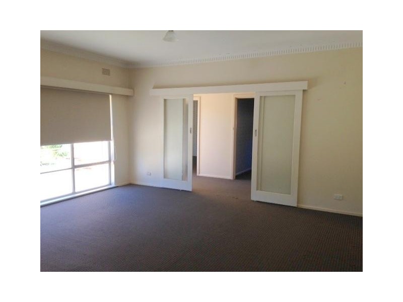 27 Park Street, Strathdale VIC 3550