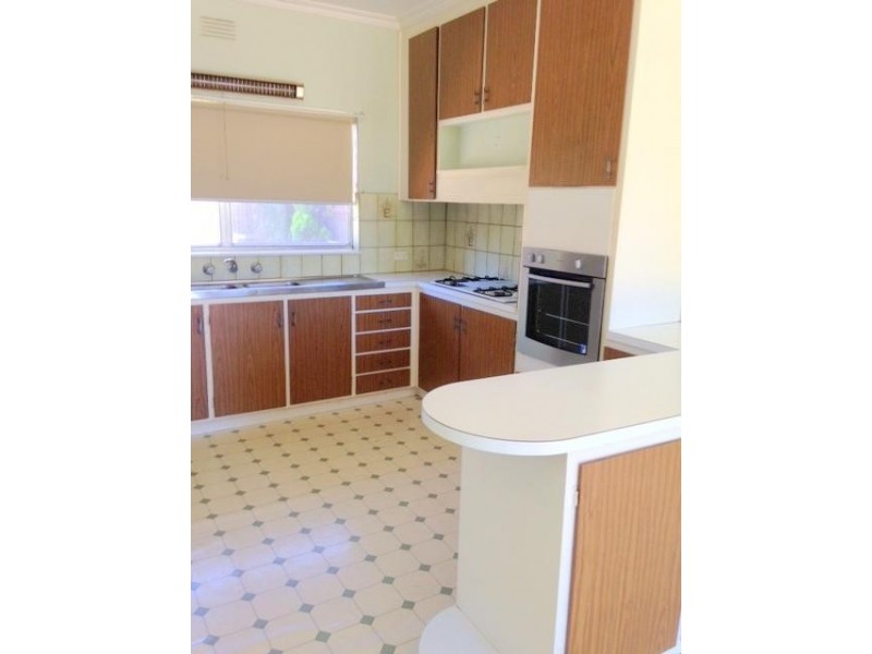 27 Park Street, Strathdale VIC 3550