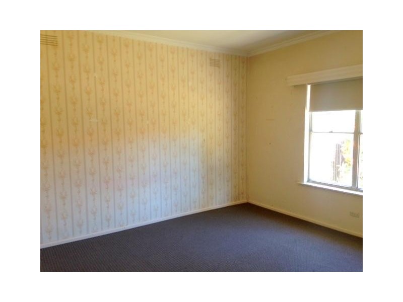 27 Park Street, Strathdale VIC 3550