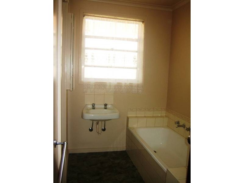 8 Oswald Street, California Gully VIC 3556