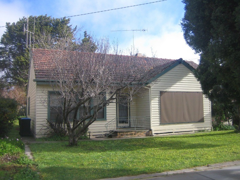 4 Carpenter Street, Kangaroo Flat VIC 3555