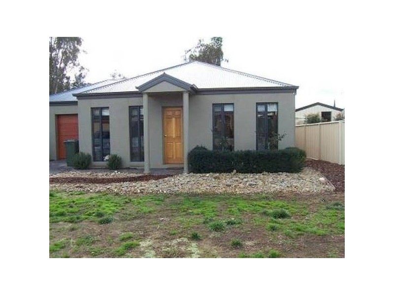 18 Symes Street, Kangaroo Flat VIC 3555