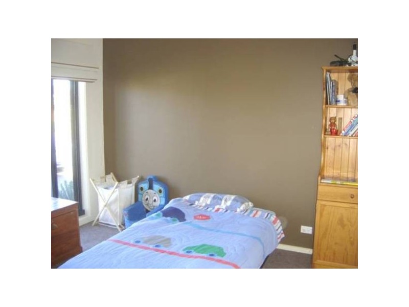 18 Symes Street, Kangaroo Flat VIC 3555