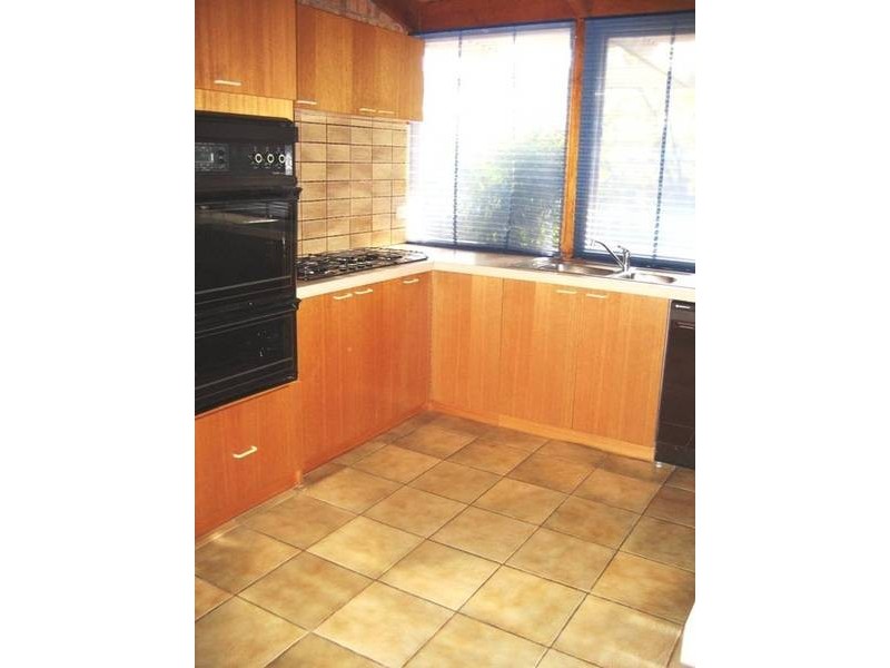 22 Mayfield Parade, Strathdale VIC 3550