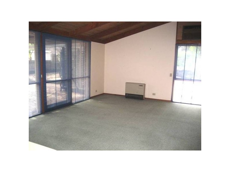 22 Mayfield Parade, Strathdale VIC 3550