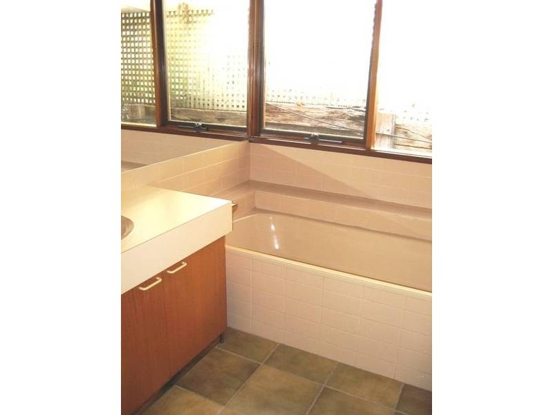 22 Mayfield Parade, Strathdale VIC 3550