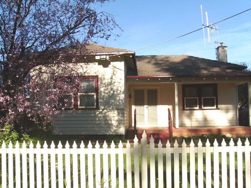 74 Napoleon Crescent, White Hills VIC 3550