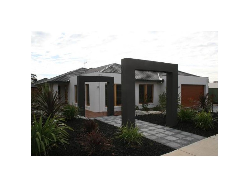 4 Stirling Avenue, Junortoun VIC 3551