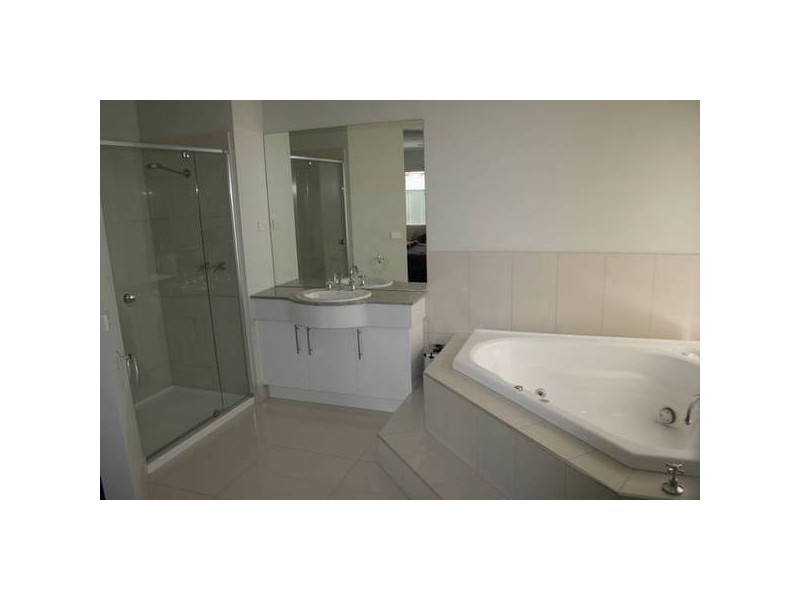 4 Stirling Avenue, Junortoun VIC 3551