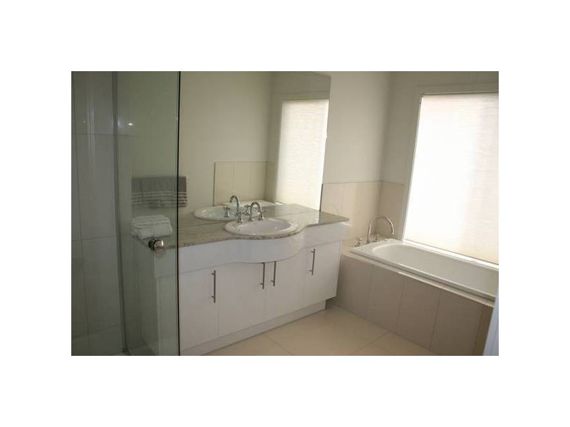 4 Stirling Avenue, Junortoun VIC 3551