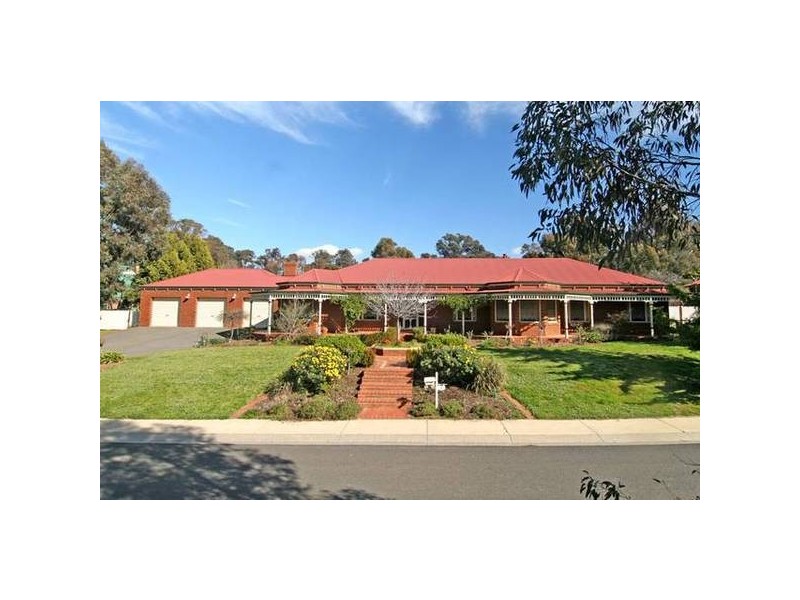 2 Inorom Place, Kennington VIC 3550