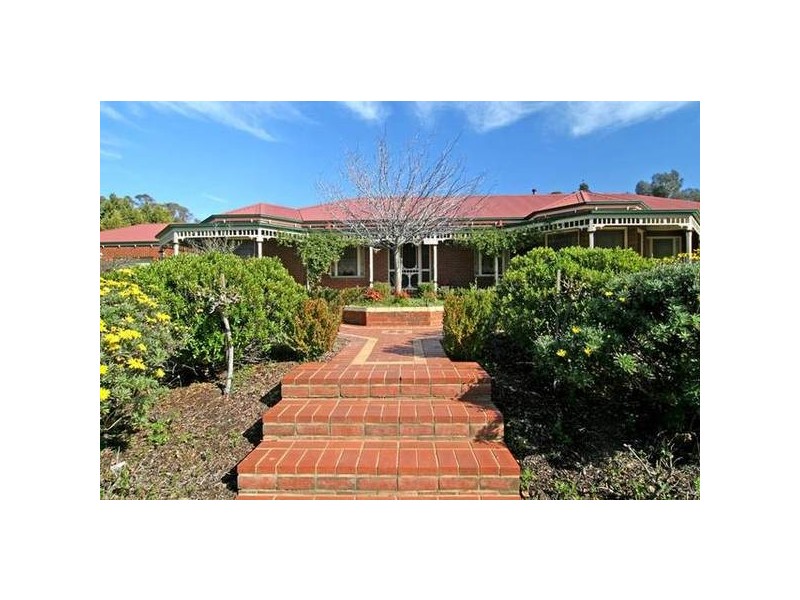 2 Inorom Place, Kennington VIC 3550