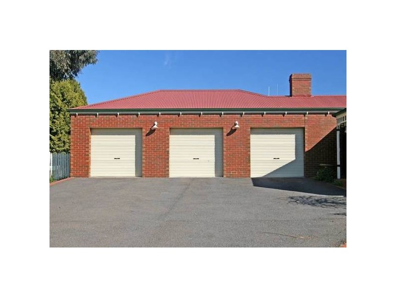 2 Inorom Place, Kennington VIC 3550
