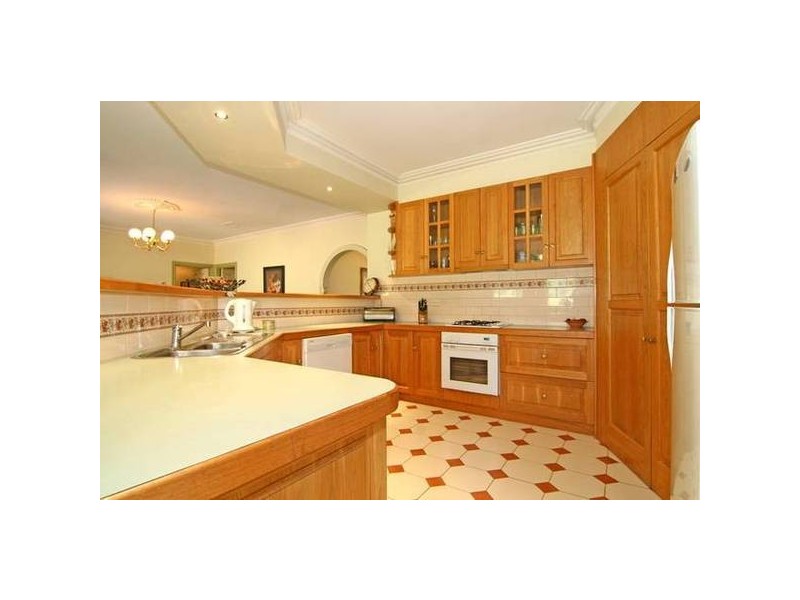 2 Inorom Place, Kennington VIC 3550