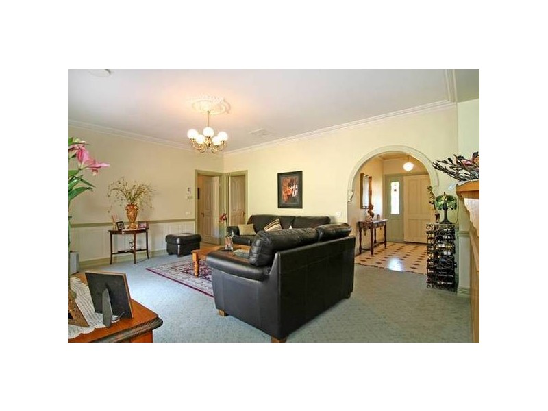 2 Inorom Place, Kennington VIC 3550