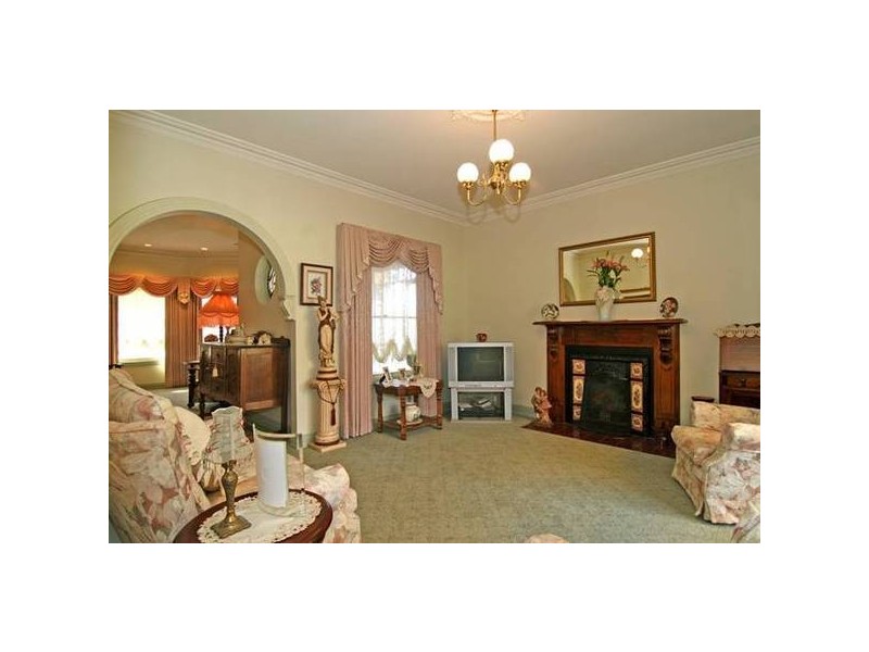 2 Inorom Place, Kennington VIC 3550