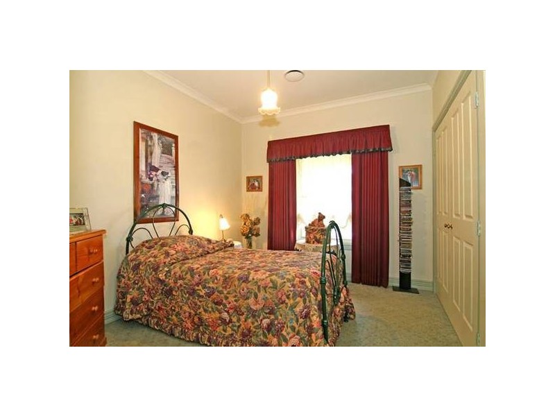2 Inorom Place, Kennington VIC 3550