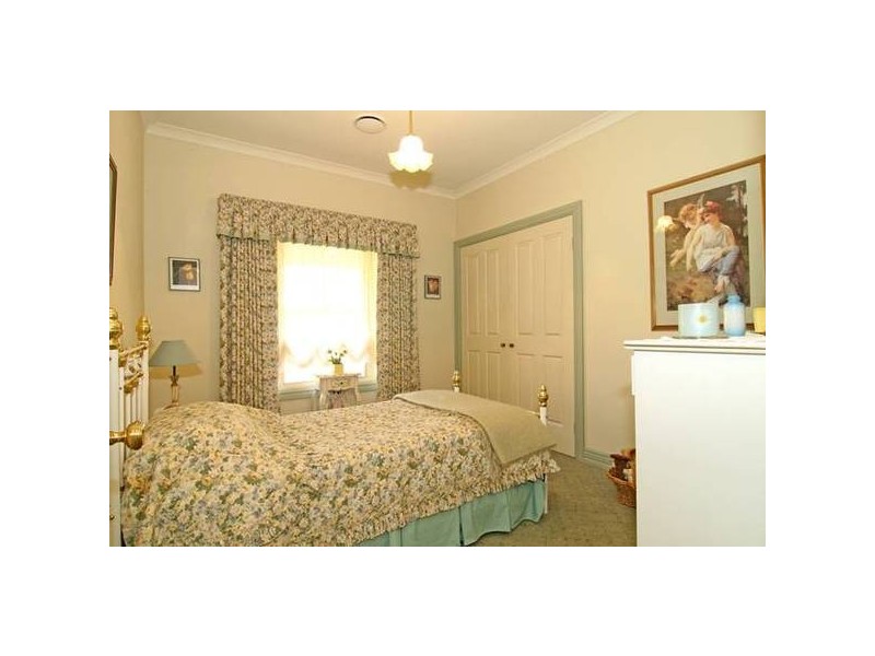 2 Inorom Place, Kennington VIC 3550