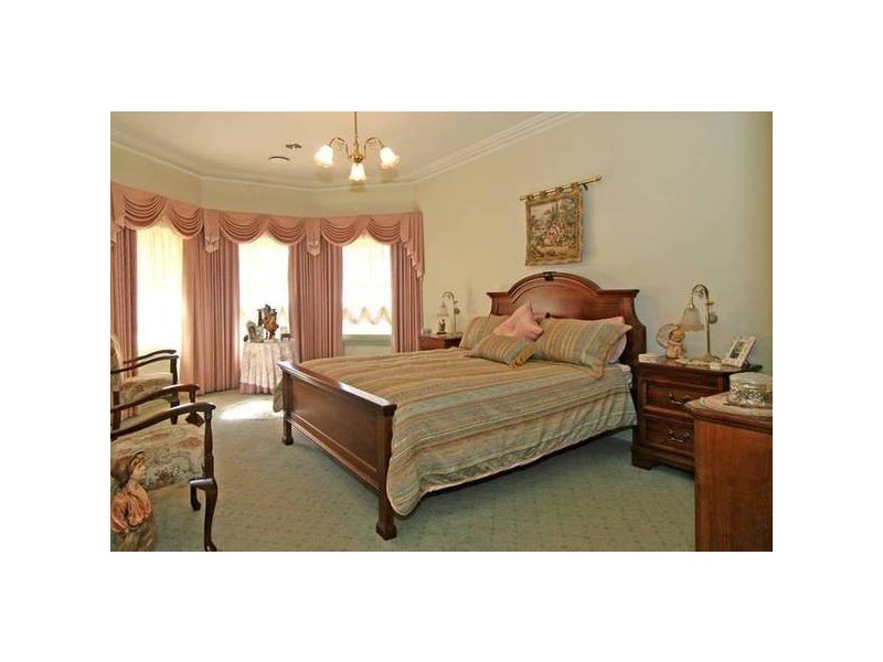 2 Inorom Place, Kennington VIC 3550