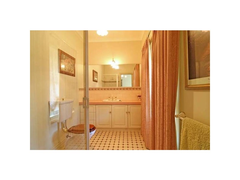 2 Inorom Place, Kennington VIC 3550