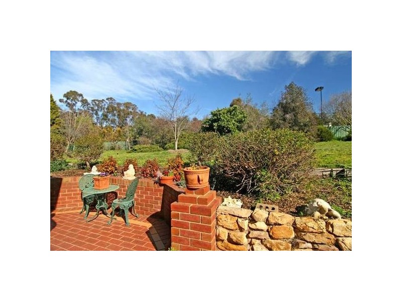 2 Inorom Place, Kennington VIC 3550
