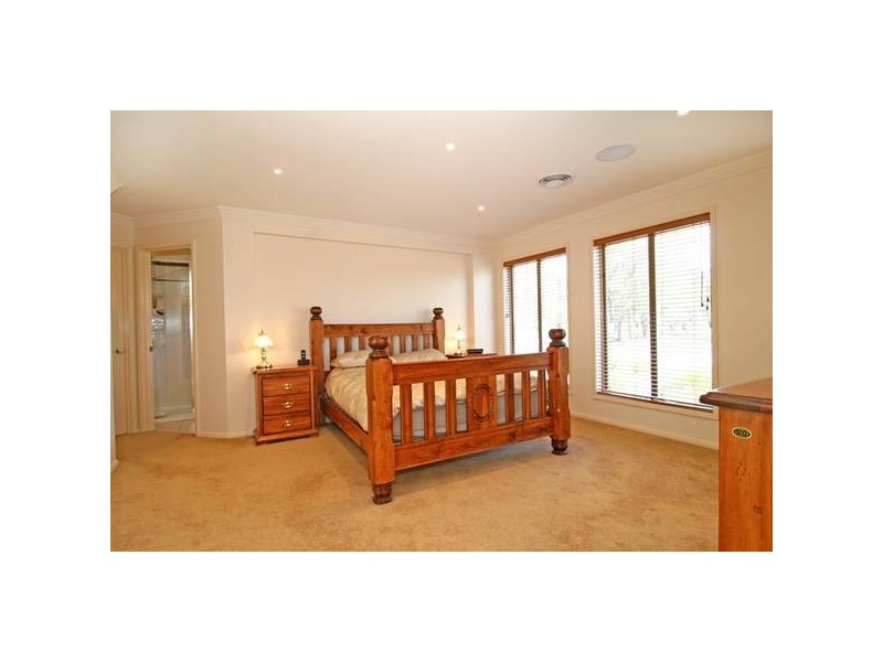 2 Domenica Drive, Junortoun VIC 3551