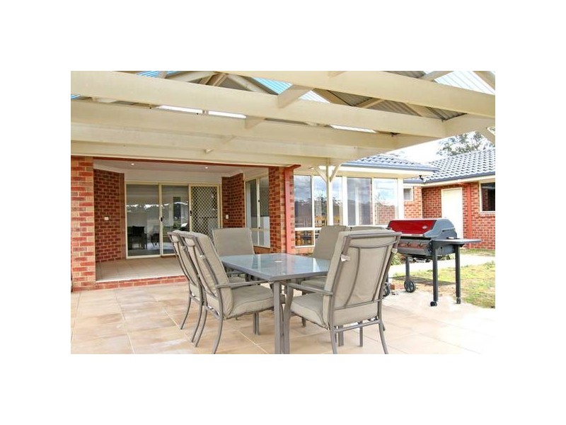 2 Domenica Drive, Junortoun VIC 3551