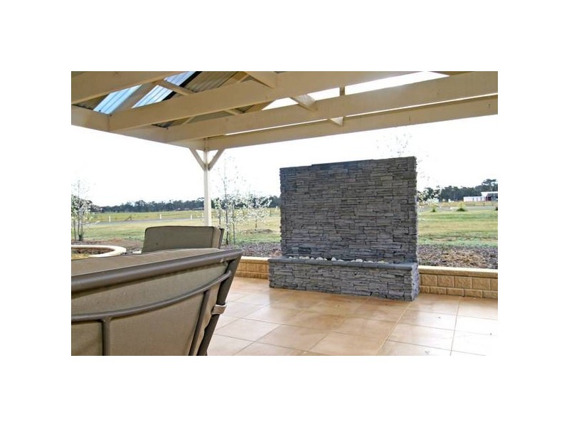 2 Domenica Drive, Junortoun VIC 3551