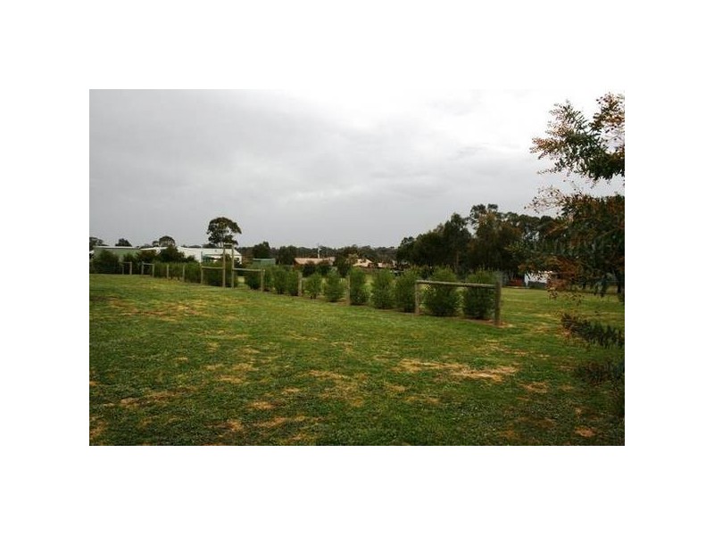 4 Holmes Road, Huntly VIC 3551