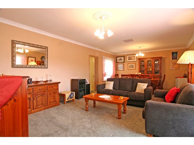 8 Tea-Tree Court, Strathdale VIC 3550