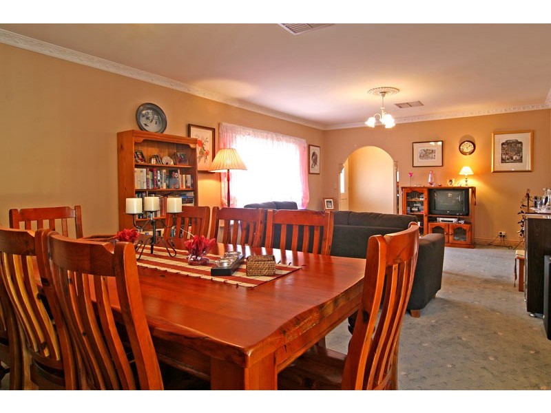 8 Tea-Tree Court, Strathdale VIC 3550