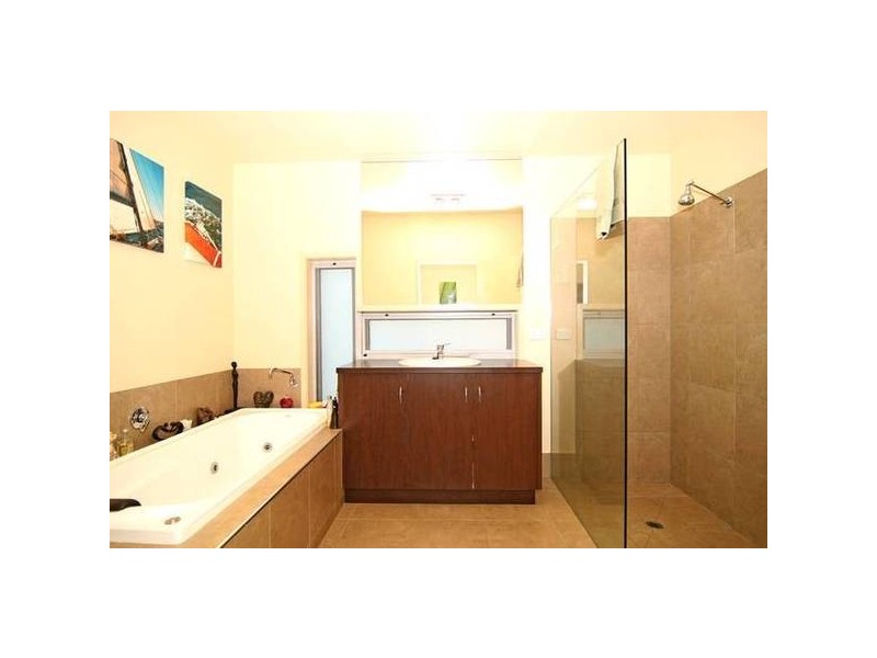 38 Browning Street, Kangaroo Flat VIC 3555