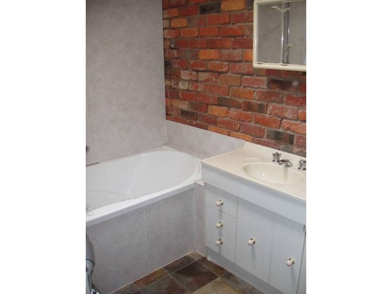 32 Breen Street, Quarry Hill VIC 3550