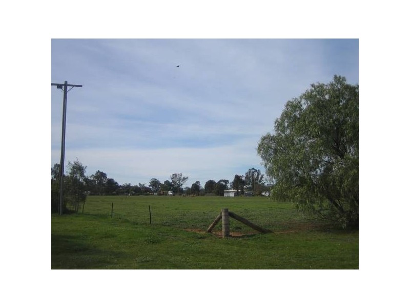 Corner Calder Hwy & Walnut St, Bridgewater VIC 3516