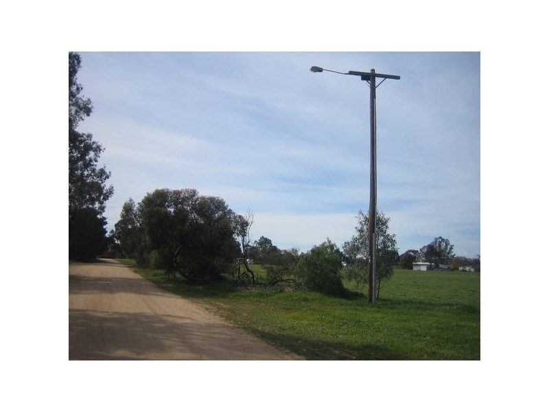 Corner Calder Hwy & Walnut St, Bridgewater VIC 3516