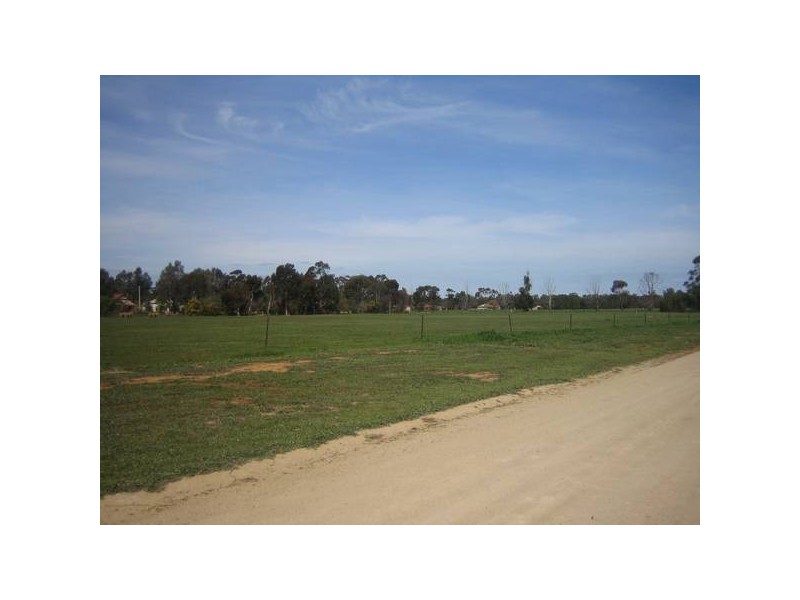 Corner Calder Hwy & Walnut St, Bridgewater VIC 3516