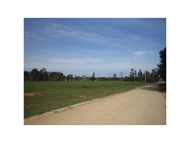 Corner Calder Hwy & Walnut St, Bridgewater VIC 3516