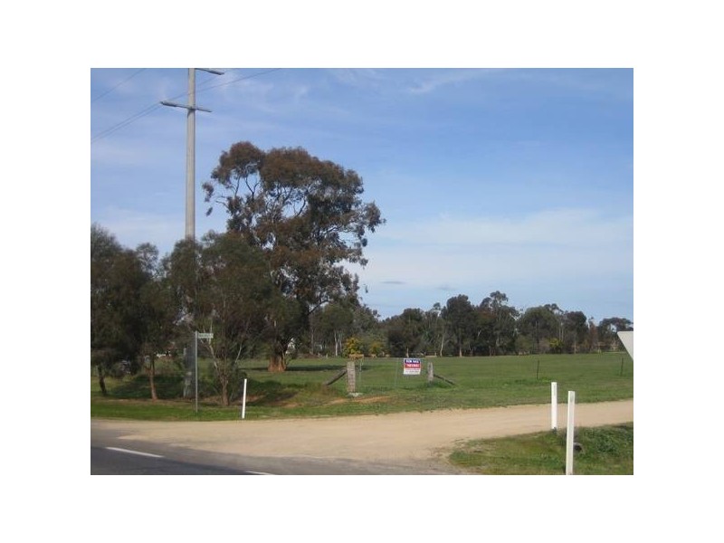 Corner Calder Hwy & Walnut St, Bridgewater VIC 3516