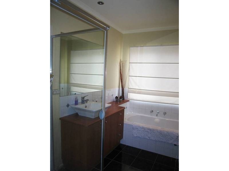 30 Chelsea Boulevard, Strathdale VIC 3550