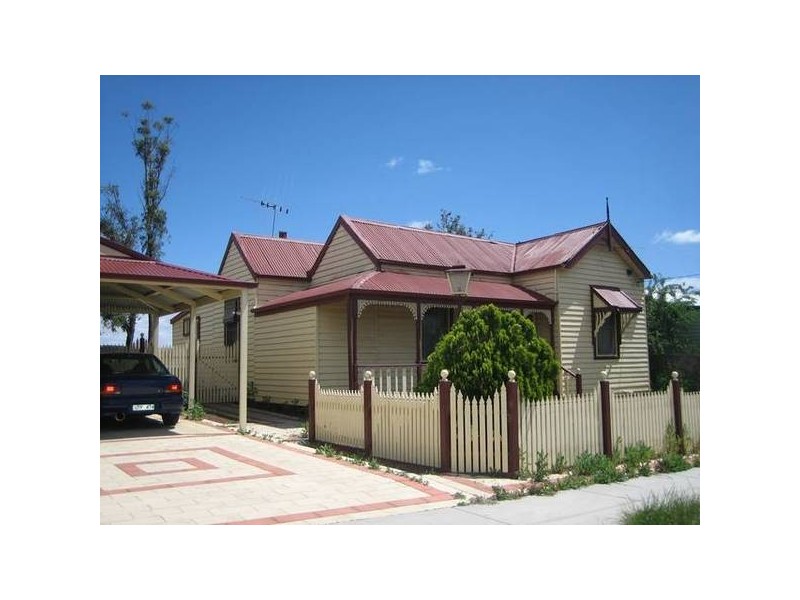 40 Adam Street, Quarry Hill VIC 3550