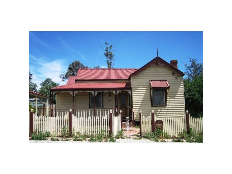 40 Adam Street, Quarry Hill VIC 3550