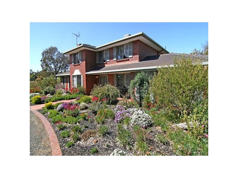 74 Trotting Tce, Junortoun VIC 3551
