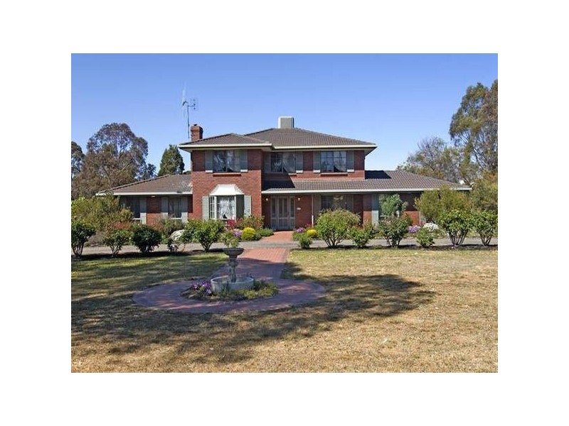 74 Trotting Tce, Junortoun VIC 3551