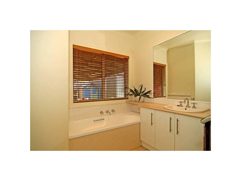 30 Braeside Drive, Junortoun VIC 3551