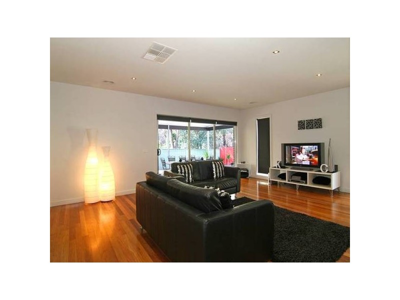 14 Vincent Drive, Strathdale VIC 3550