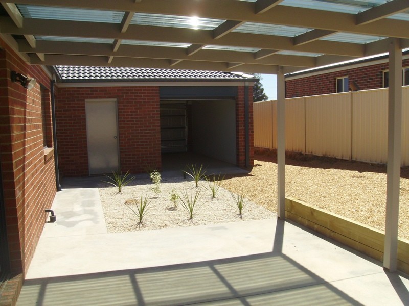 8 Bellbird Drive, Eaglehawk VIC 3556